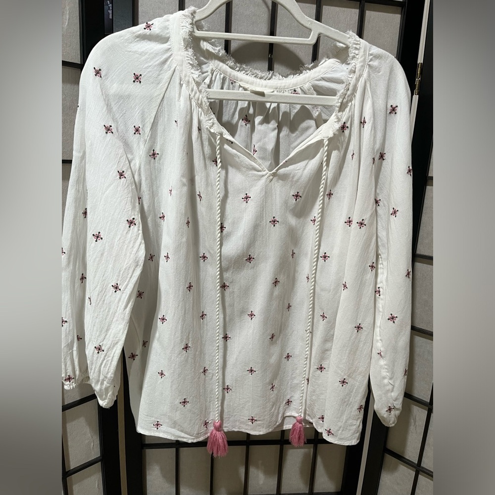 C. A. S. L. O.N White Long Sleeve Top with Pink Embroidered Flowers SIZE S